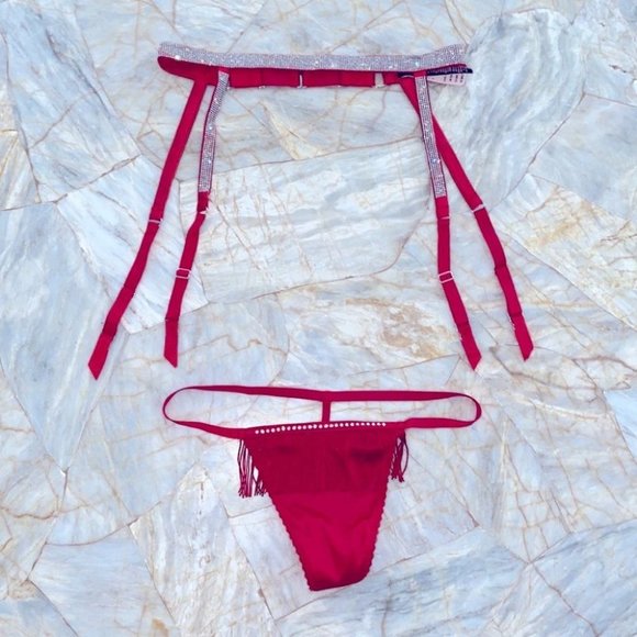 Victoria Secret Matching Two piece Set Garter XS/S and Thong V-String Medium Red - Picture 4 of 9